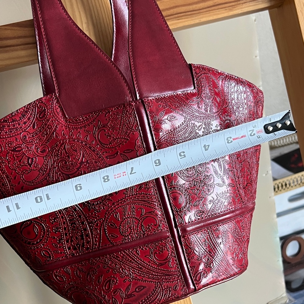 Chic Red Embossed Shoulder Bag - Picture 4 of 11